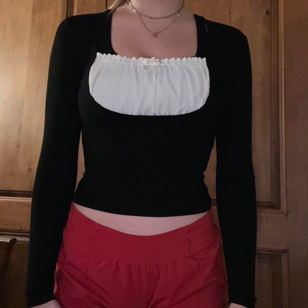 Long Sleeve Black top with White in the middle